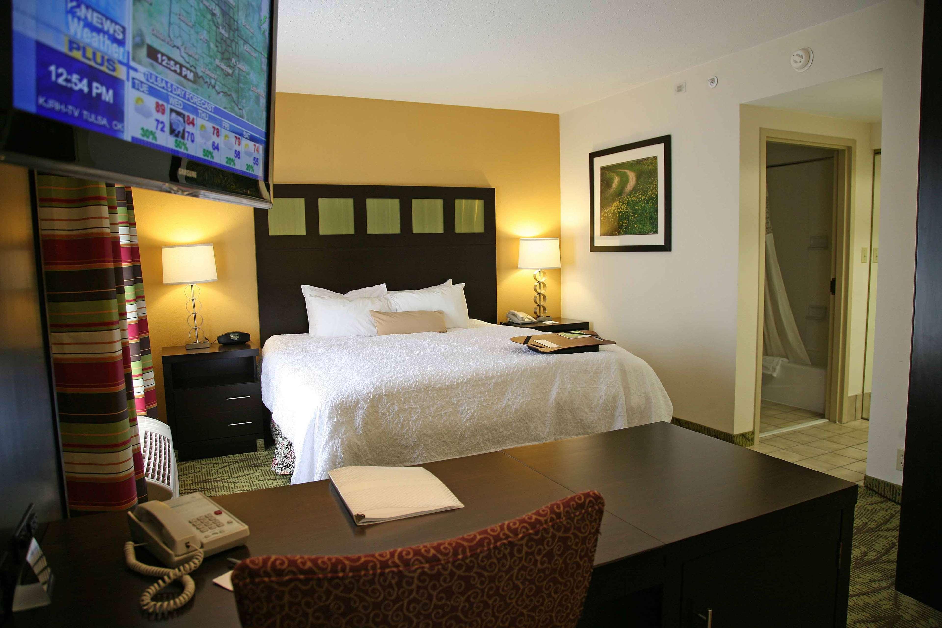 Hampton Inn & Suites Tulsa-Woodland Hills Oda fotoğraf
